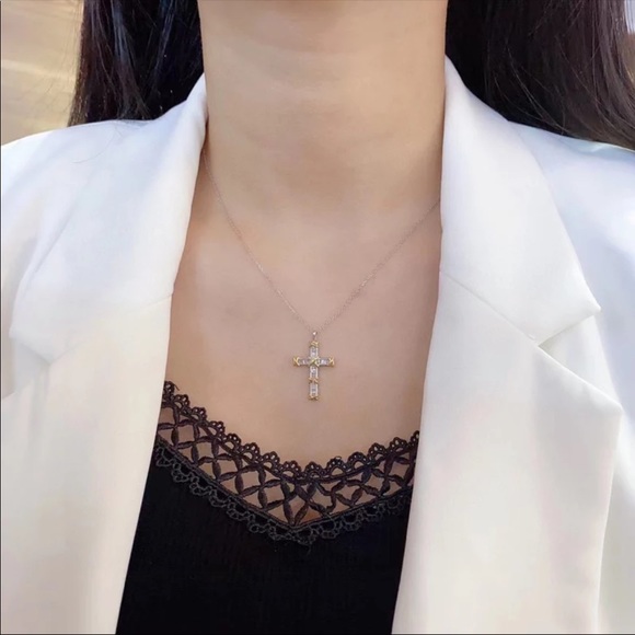 New Two Tone 925 Silver Beautiful Cross Diamond Necklace - Picture 2 of 7